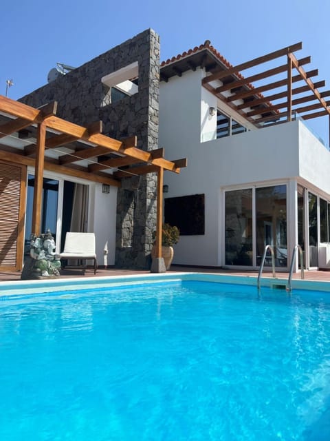Property building, Swimming pool, Swimming pool
