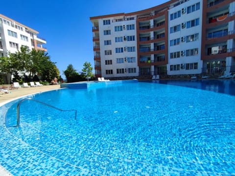 Pool view, Swimming pool, sunbed