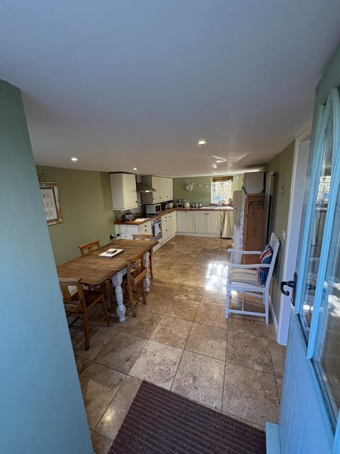 Dining area, kitchen