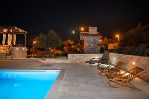 Night, Pool view, Swimming pool, sunbed