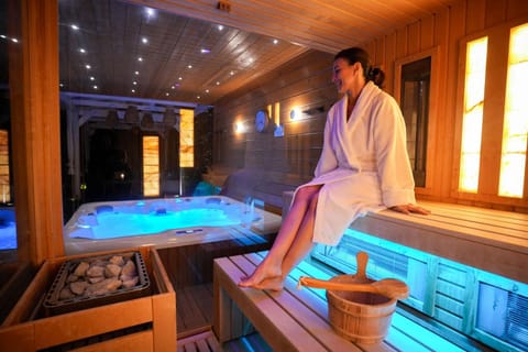 Sauna, Swimming pool