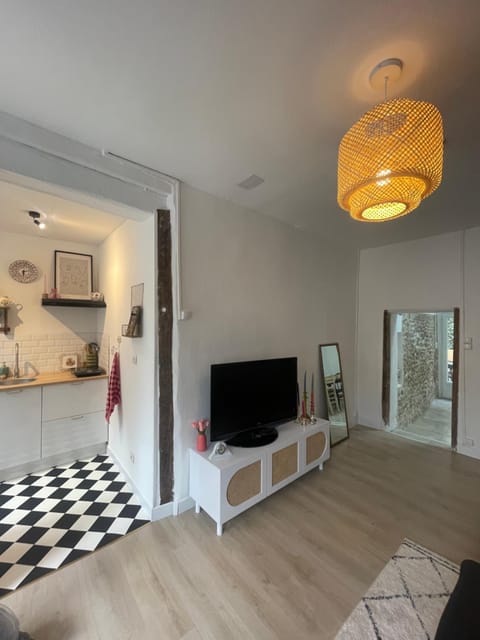 Communal lounge/ TV room, Living room, stove, kitchen