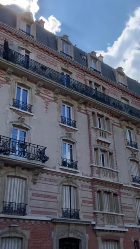 chic et preppy Apartment in Courbevoie