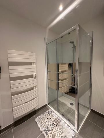 Shower, Bathroom, towels