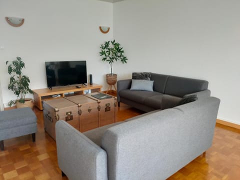 TV and multimedia, Seating area