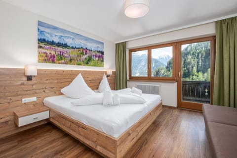 Bed, Natural landscape, Photo of the whole room, Bedroom, Mountain view, towels