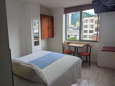 Bed, TV and multimedia, Photo of the whole room