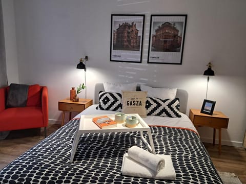 Bed, Photo of the whole room, cot, locker, locker, towels, towels, wardrobe, dryer