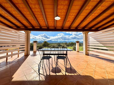Natural landscape, Balcony/Terrace, Dining area, Mountain view