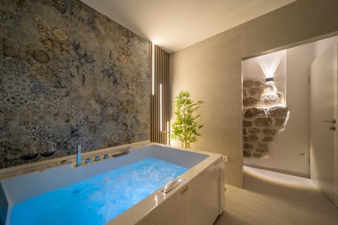 Hot Tub, Bathroom, Spa and wellness centre/facilities