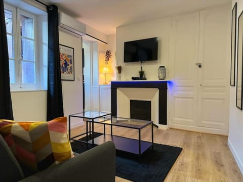 Communal lounge/ TV room, TV and multimedia, Living room, Seating area