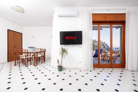 TV and multimedia, Balcony/Terrace, Living room, Dining area, Sea view, internet, air conditioner