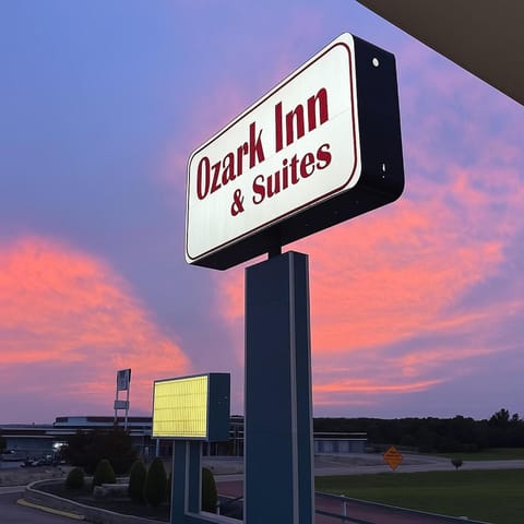 Ozark Inn and Suites Hotel in Osage Beach