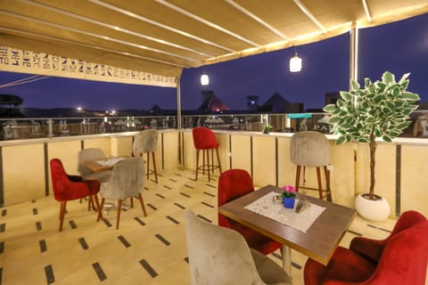 Restaurant/places to eat, Night, Balcony/Terrace, Balcony/Terrace, Internal: Not applicable to any particular room