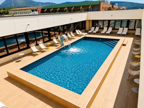 Day, Natural landscape, Mountain view, Pool view, Swimming pool, sunbed