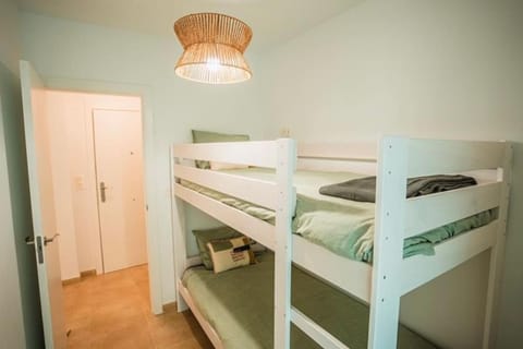 Bedroom, bunk bed