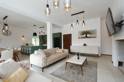 TV and multimedia, Seating area