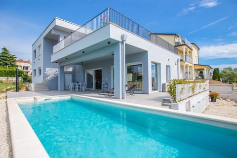 Property building, Pool view, Swimming pool