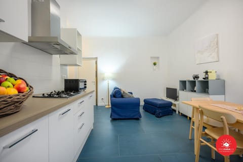 Kitchen or kitchenette, Living room, Seating area, Dining area, stove, toaster