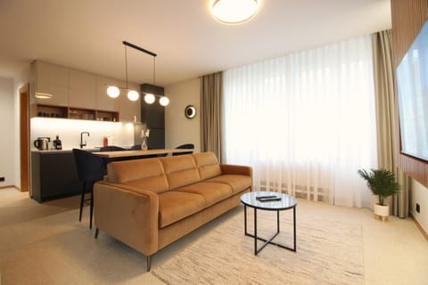TV and multimedia, Coffee/tea facilities, Kitchen or kitchenette, Living room, Seating area, Dining area