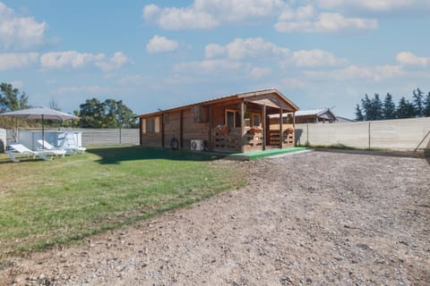 Property building, Facade/entrance, Garden, Swimming pool, Parking
