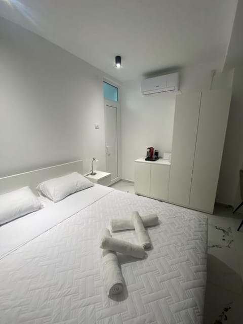 Bed, Photo of the whole room, Bedroom, towels, air conditioner