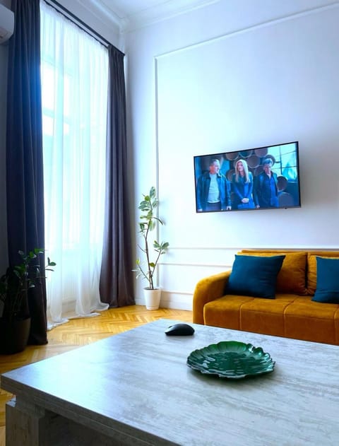 TV and multimedia, Seating area