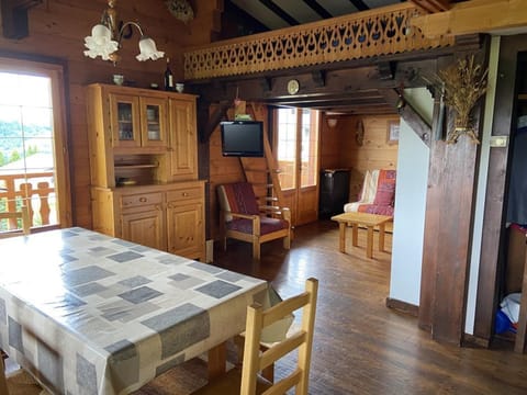 Chalet cosy à Crest-Voland – 6 personnes, cuisine équipée, salon TV, proche pistes et nature - FR-1-733-154 Chalet in Notre-Dame-de-Bellecombe