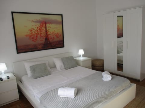 Bed, Bedroom, towels, wardrobe