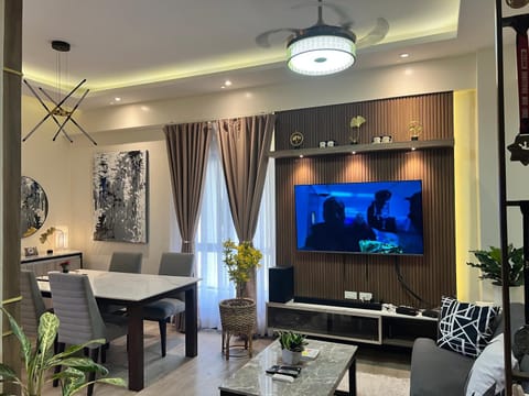 TV and multimedia, Living room, Evening entertainment