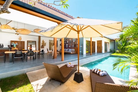 Garden view, Pool view, Swimming pool, sunbed