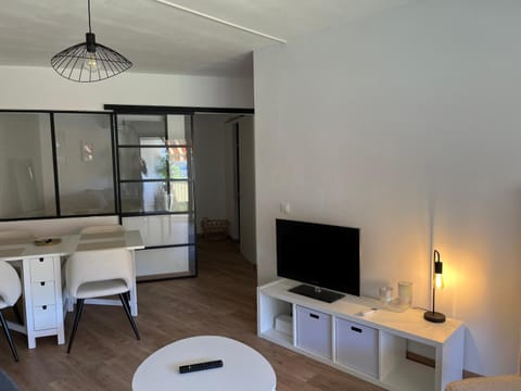 Communal lounge/ TV room, TV and multimedia