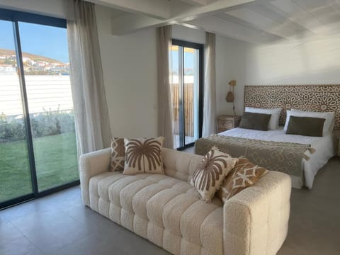 Bed, Photo of the whole room, Seating area, Bedroom