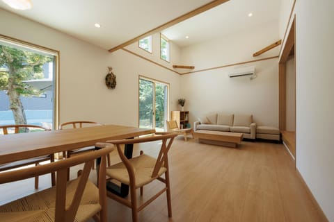 Living room, Dining area, air conditioner