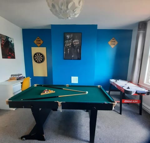 Billiard, Game Room