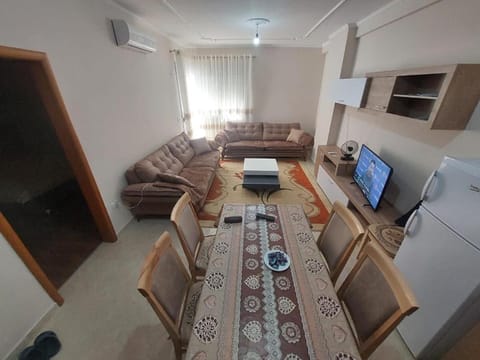 TV and multimedia, Kitchen or kitchenette, Living room, Seating area