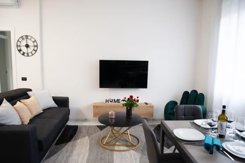 Communal lounge/ TV room, TV and multimedia, Living room