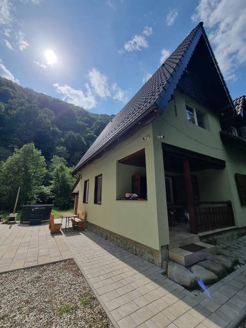 Property building, Spring, Day, Mountain view
