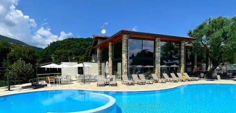 Property building, Solarium, Swimming pool, Breakfast, sunbed