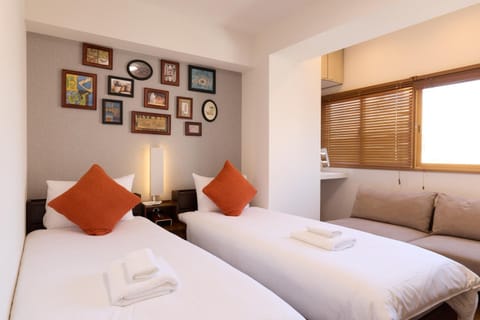 Bedroom, towels