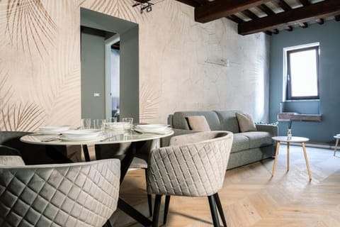 Living room, Seating area, Dining area, air conditioner