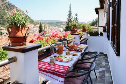 Day, Natural landscape, View (from property/room), Balcony/Terrace, Food and drinks, Mountain view, Breakfast, Internal: Not applicable to any particular room