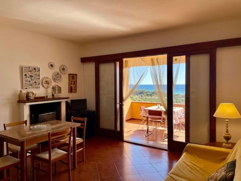 Communal lounge/ TV room, Natural landscape, TV and multimedia, Living room, Sea view