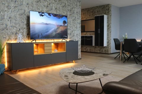 Communal lounge/ TV room, TV and multimedia, Living room, Seating area, Dining area, Evening entertainment