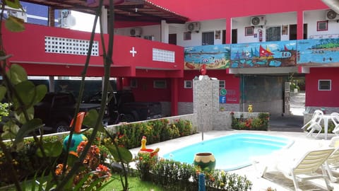 Day, Swimming pool