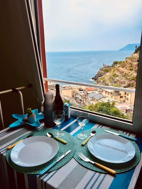 View (from property/room), Dining area, Sea view