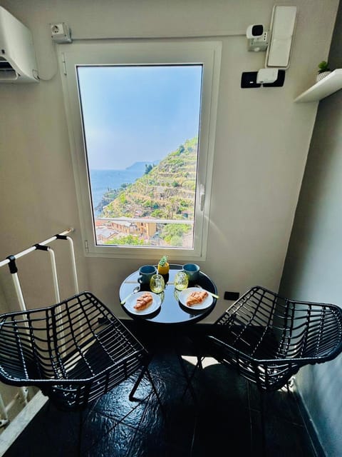 Cinque Terre, Sea View Home Apartment in Manarola