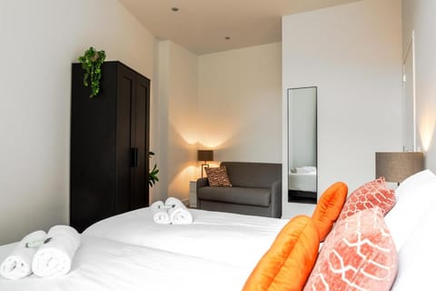 Bed, Bedroom, towels