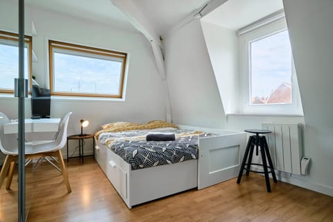 Bed, Photo of the whole room, Bedroom