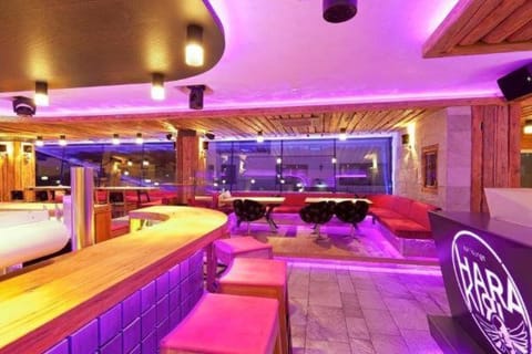 Nightclub / DJ, Lounge or bar